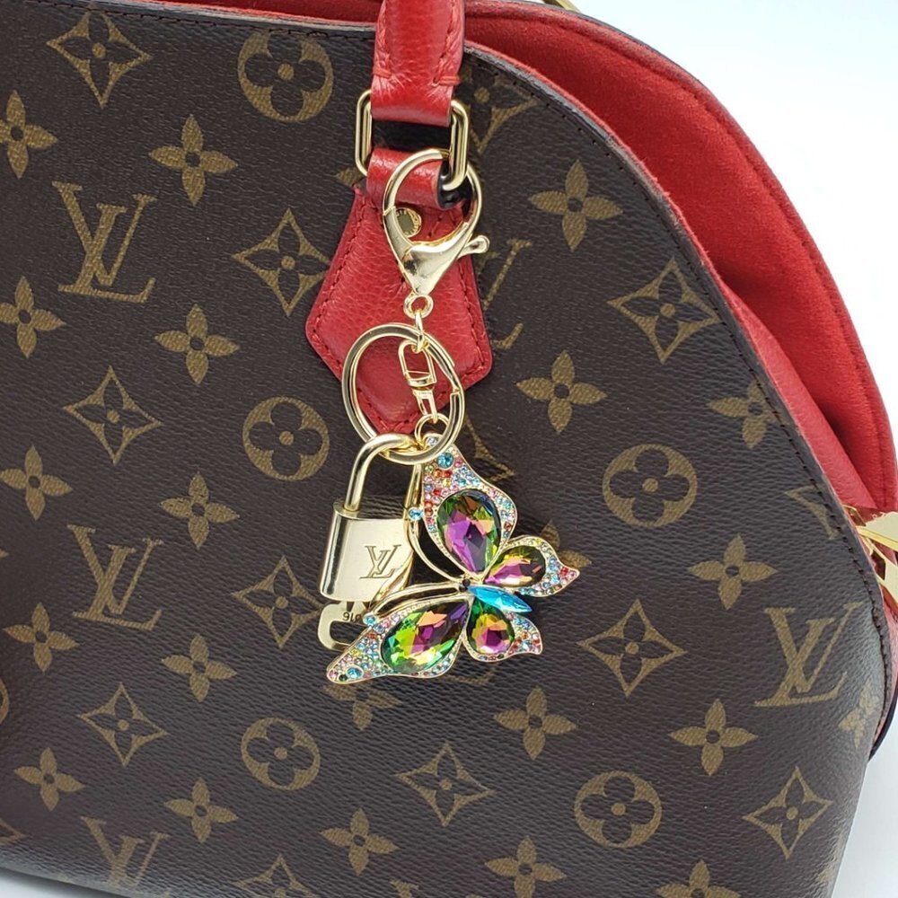LV Gold Padlock 🔑 Authentic Louis Vuitton Charm + Unbranded Butterfly Keychain - Picture 8 of 9